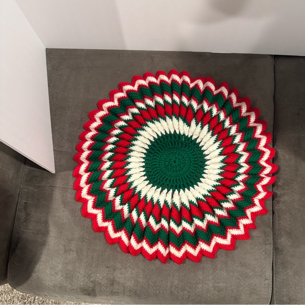 Vintage Handmade Crochet Round Doily‎ Red Green White Zigzag Pattern